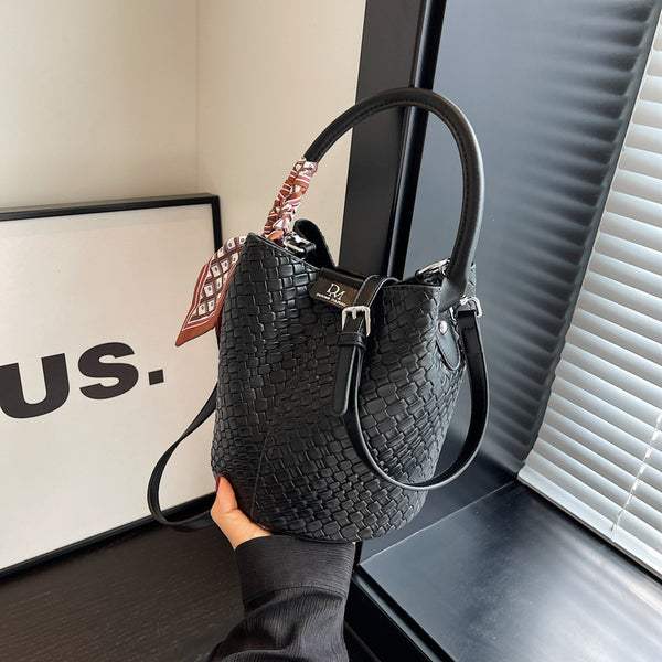 Chic shoulder handbag