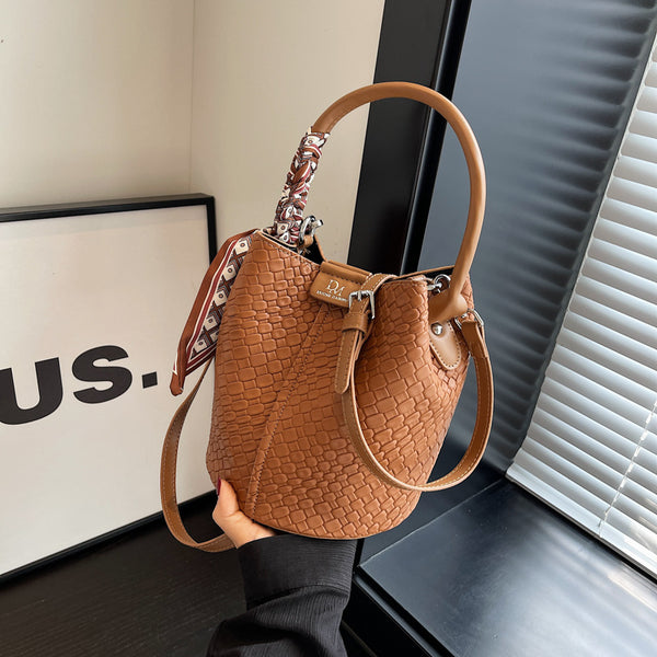 Chic shoulder handbag